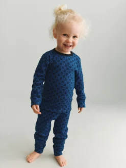 Bluse i merinould med nordisk mønster til baby