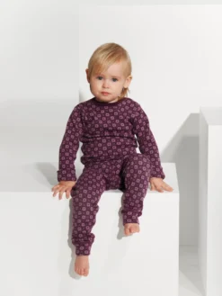 Bluse i merinould med nordisk mønster til baby