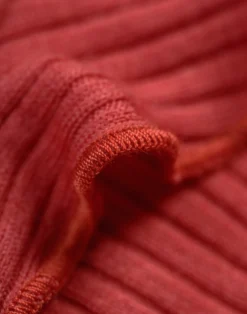Bluse med flæser i merinould til baby
