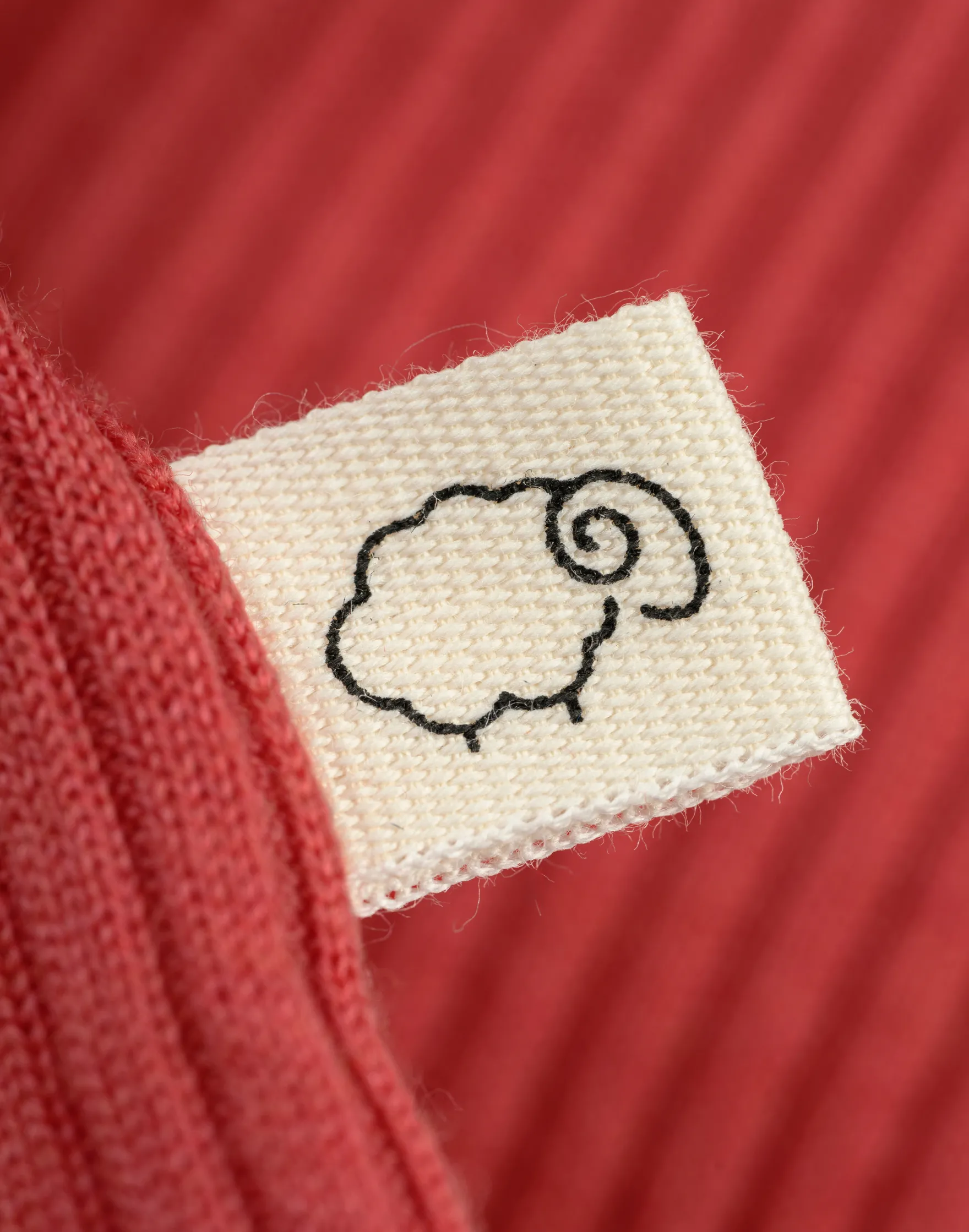 Bluse med flæser i merinould til baby