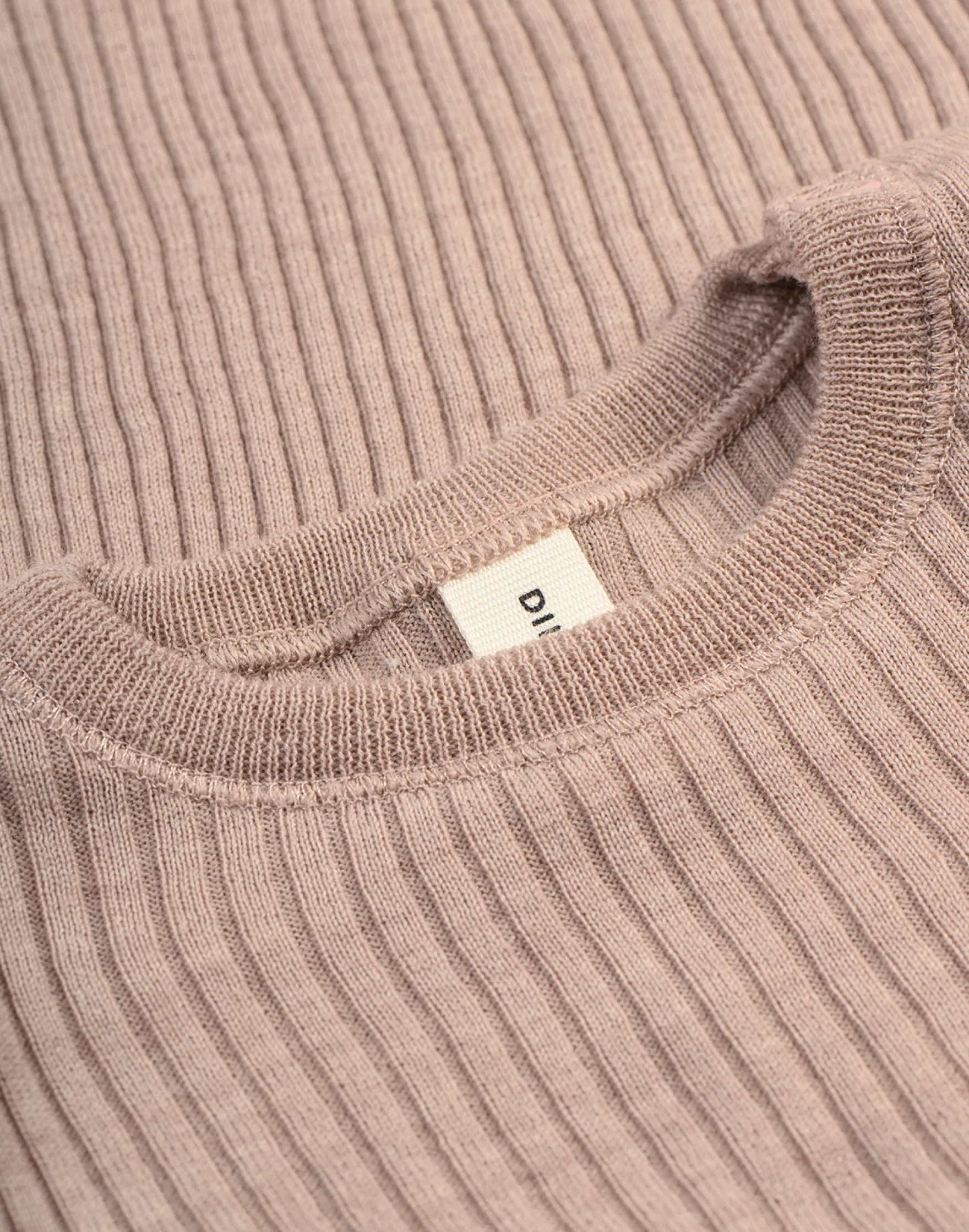 Bluse med flæser i merinould til baby