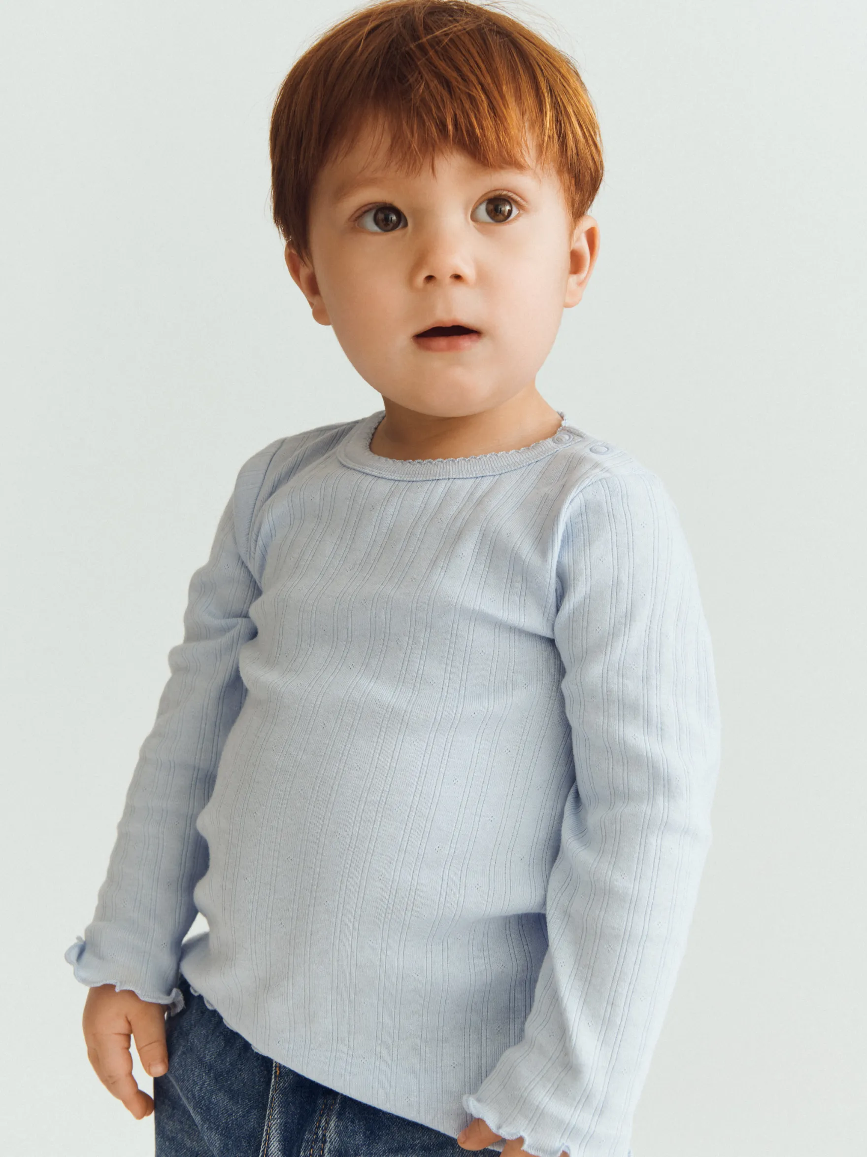 Bluse med hulmønster i bomuld til baby
