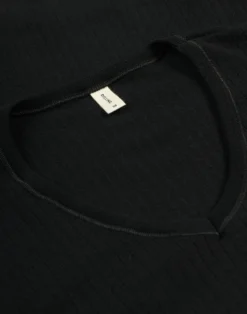 Bluse med V-hals i merinould til kvinder