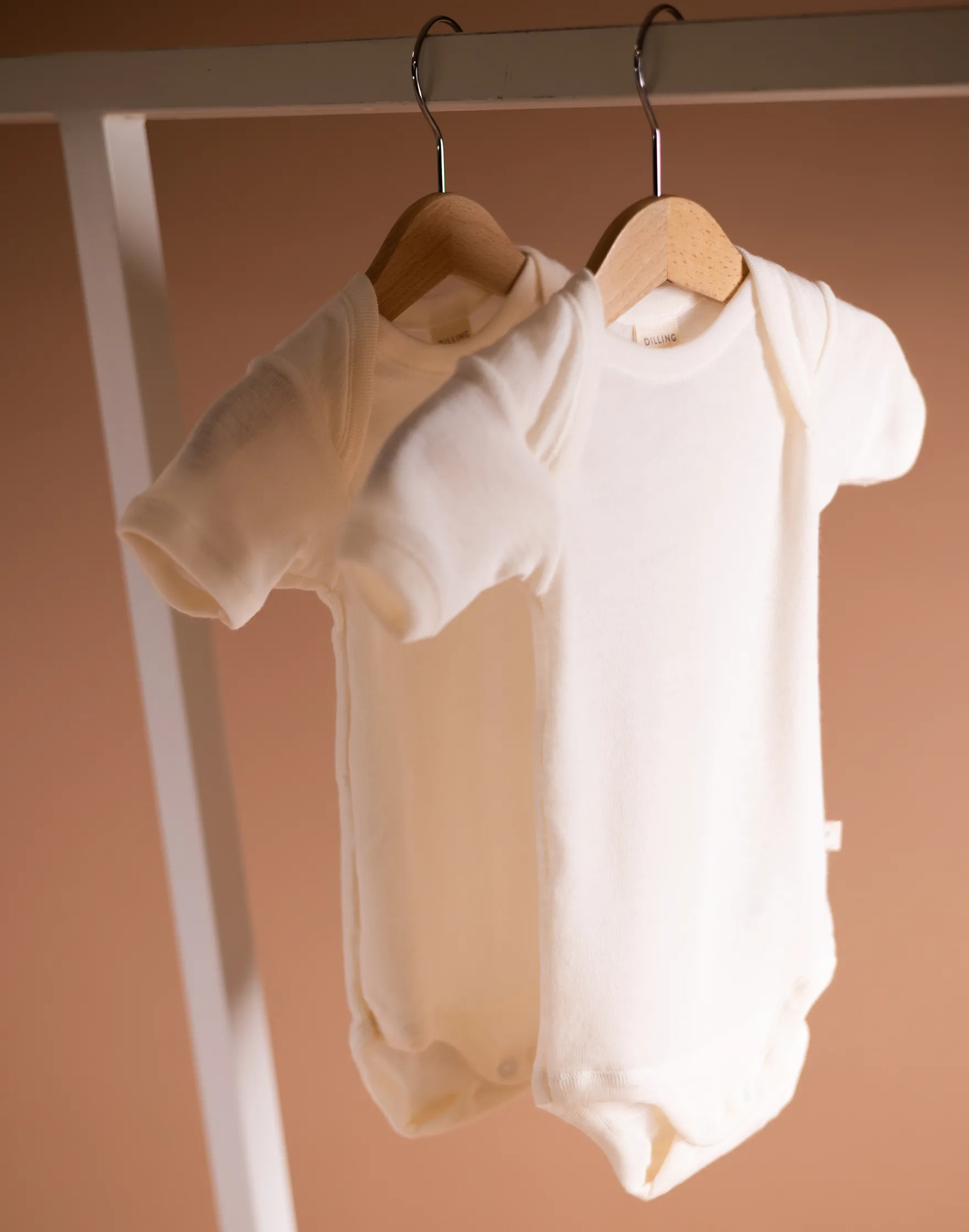 Body med korte ærmer i merinould til baby (2-pak)