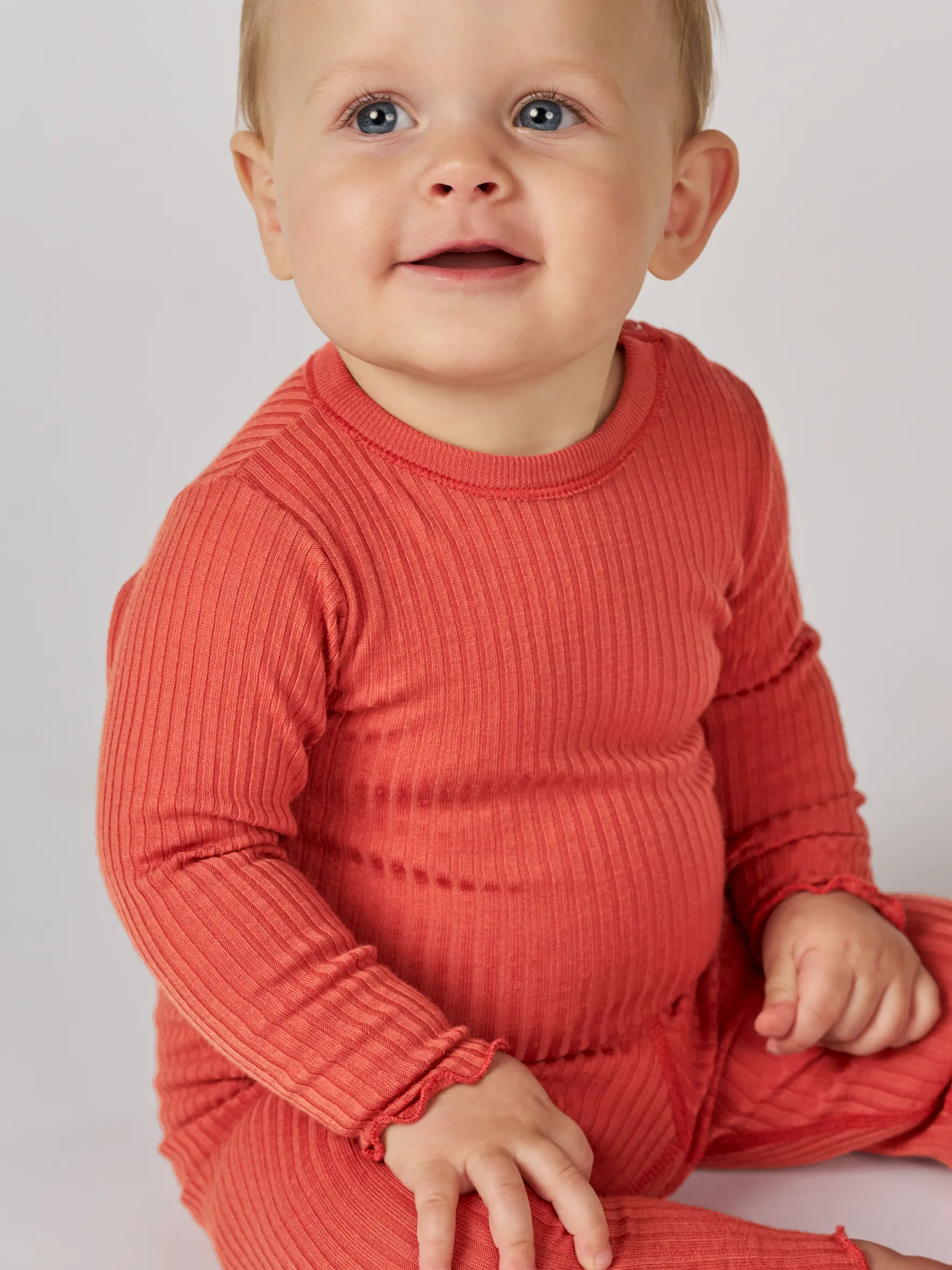 Body med lange ærmer i merinould til baby