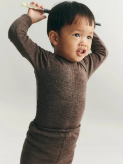 Body med lange ærmer i merinould til baby