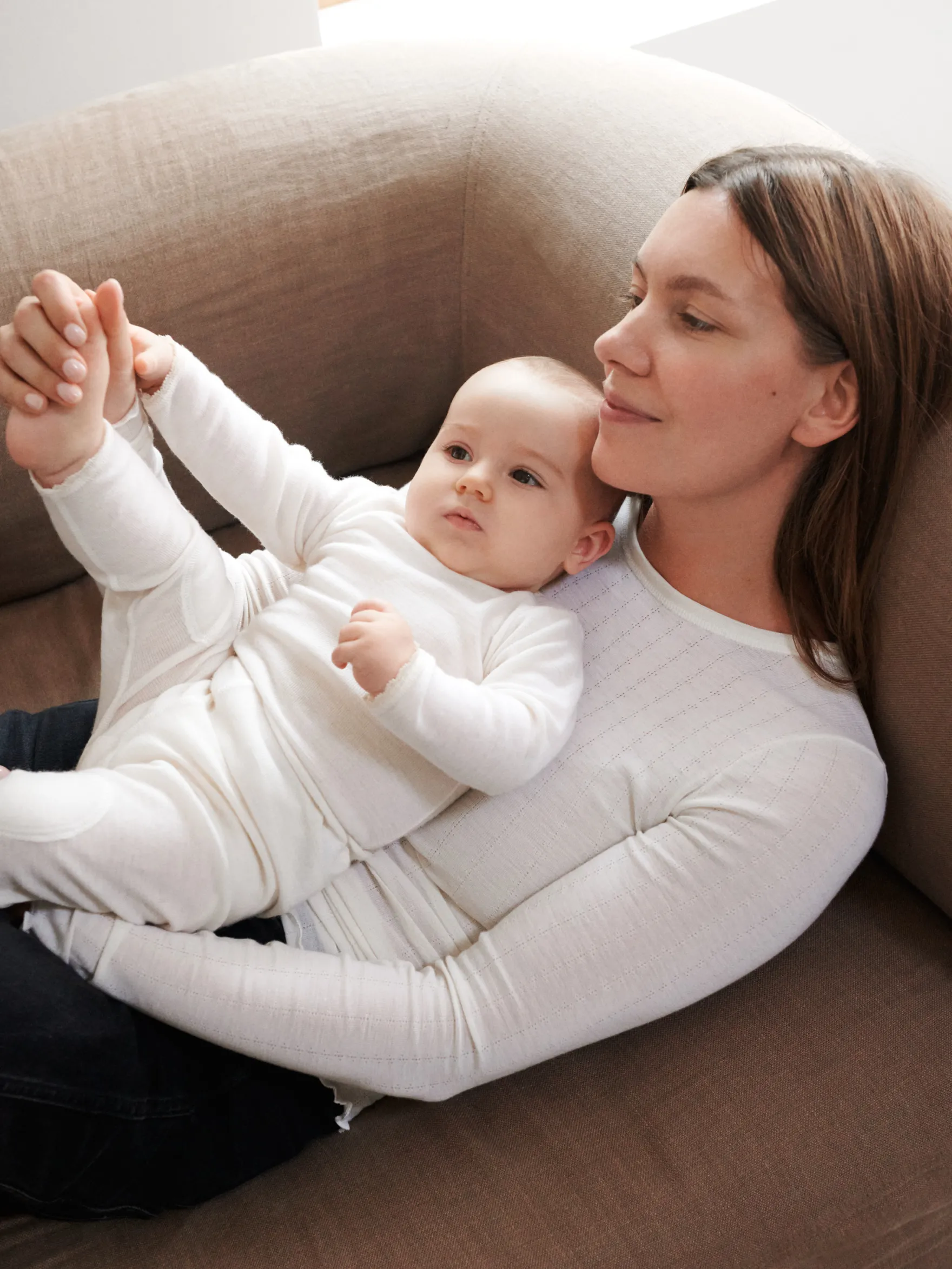 Body med lange ærmer i merinould til baby