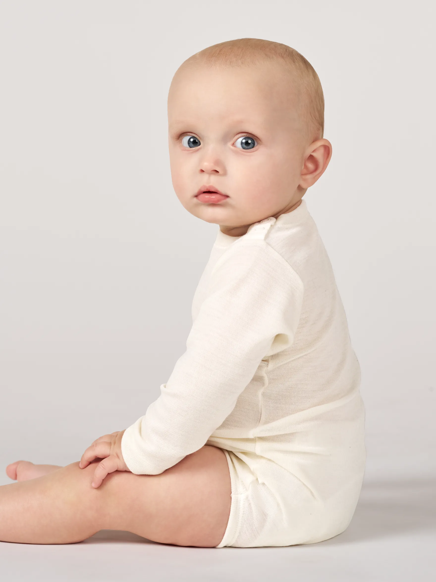 Body med lange ærmer i merinould/silke til baby