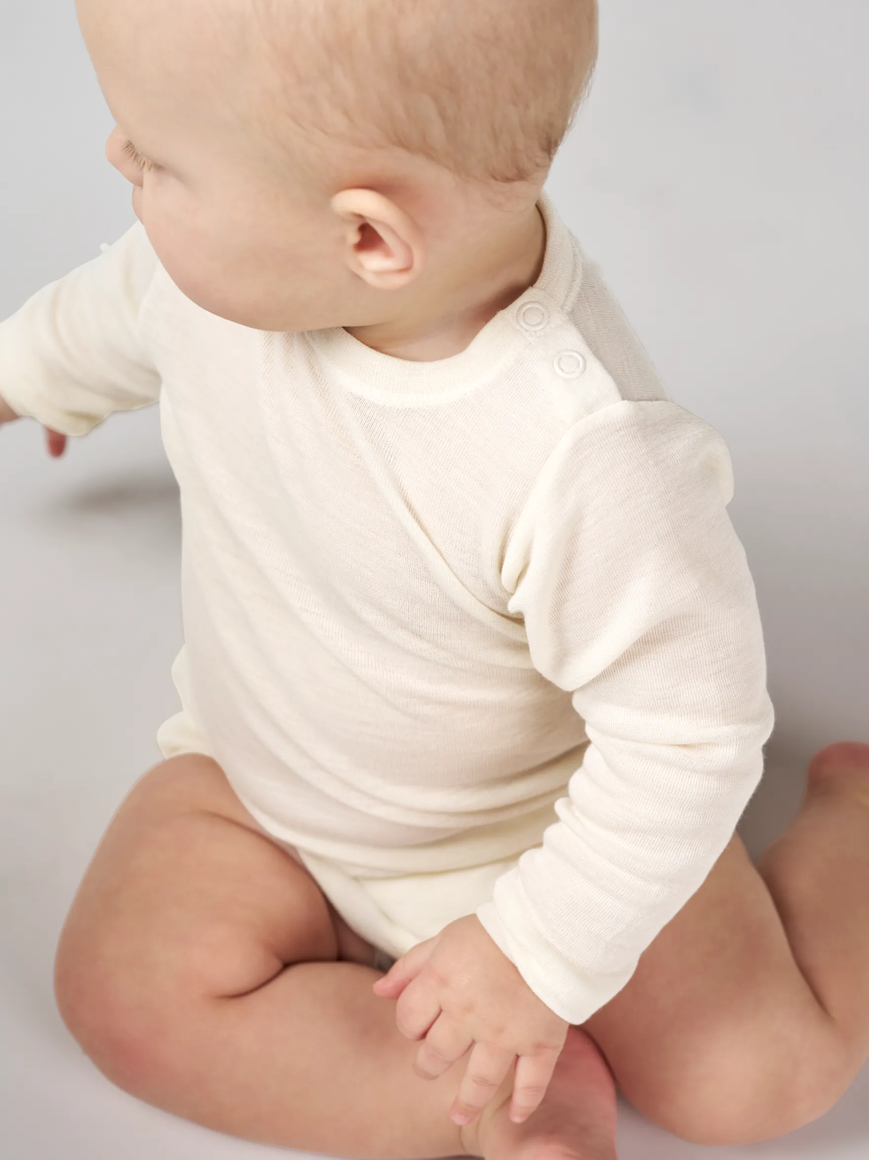 Body med lange ærmer i merinould/silke til baby