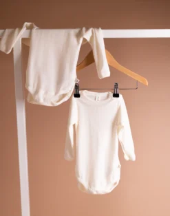 Body med lange ærmer i merinould/silke til baby (2-pak)
