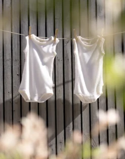 Body uden ærmer i merinould til baby (2-pak)
