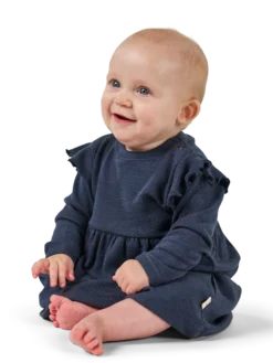 Kjole med flæser i merinould til baby