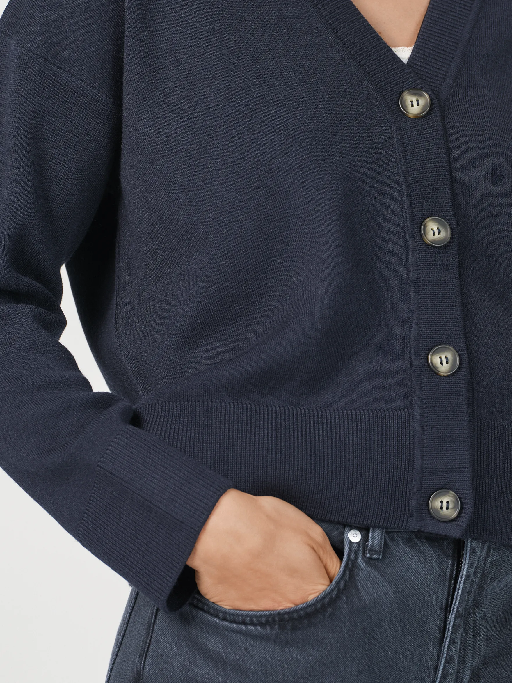 Kort cardigan i merinould til kvinder