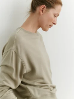 Kort sweatshirt i merinould til kvinder