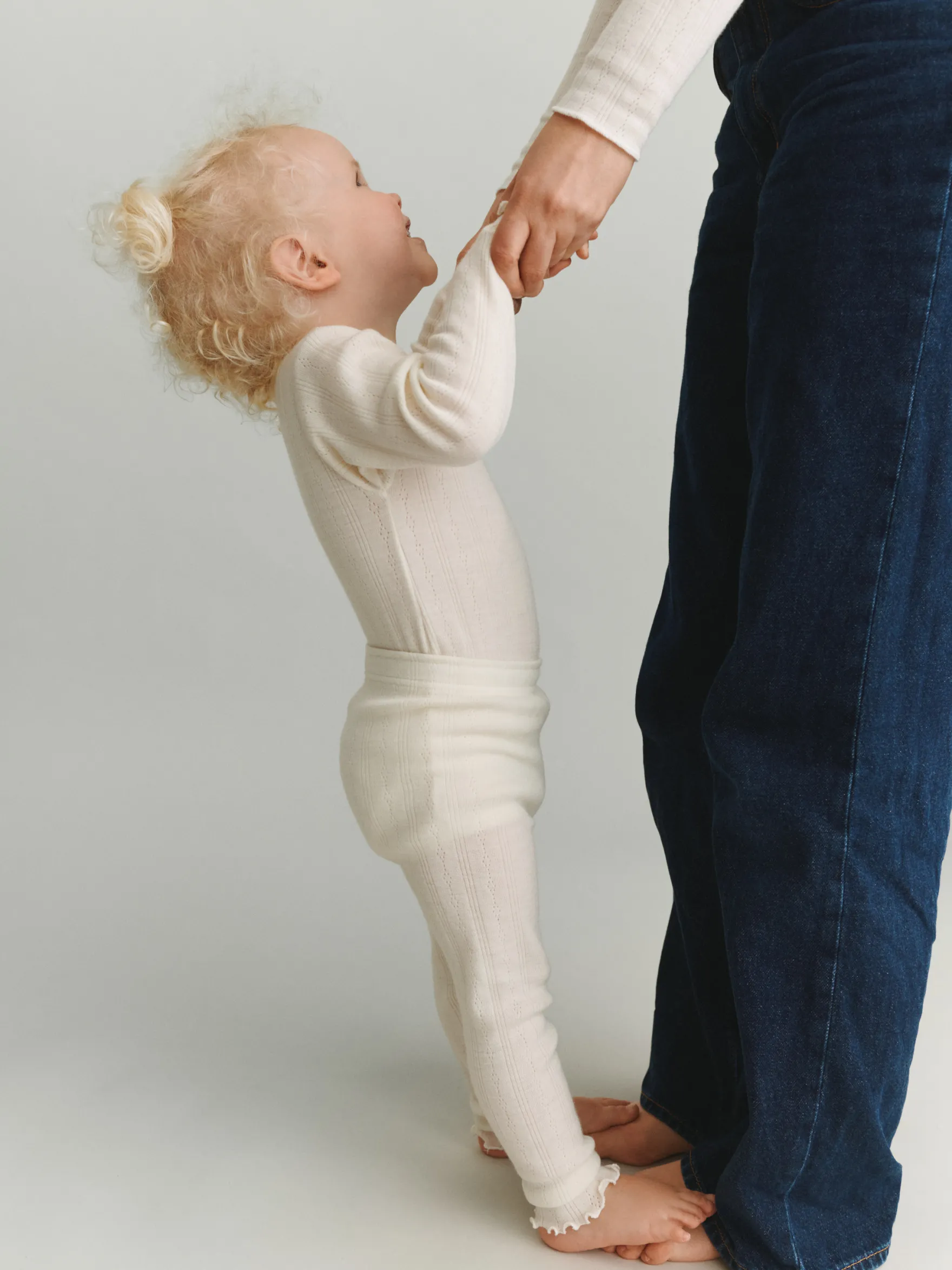 Leggings i merinould med hulmønster til baby