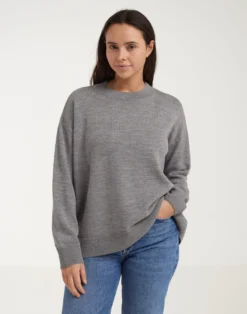 Løstsiddende crew neck i merinould til kvinder