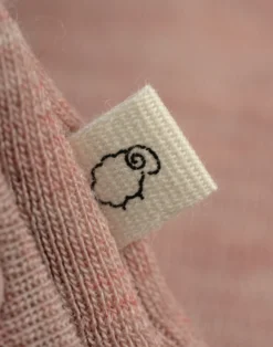 Slå-om-bluse i merinould til baby