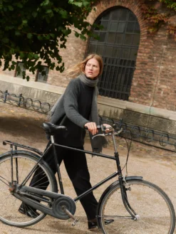 Striktrøje i lammeuld til kvinder