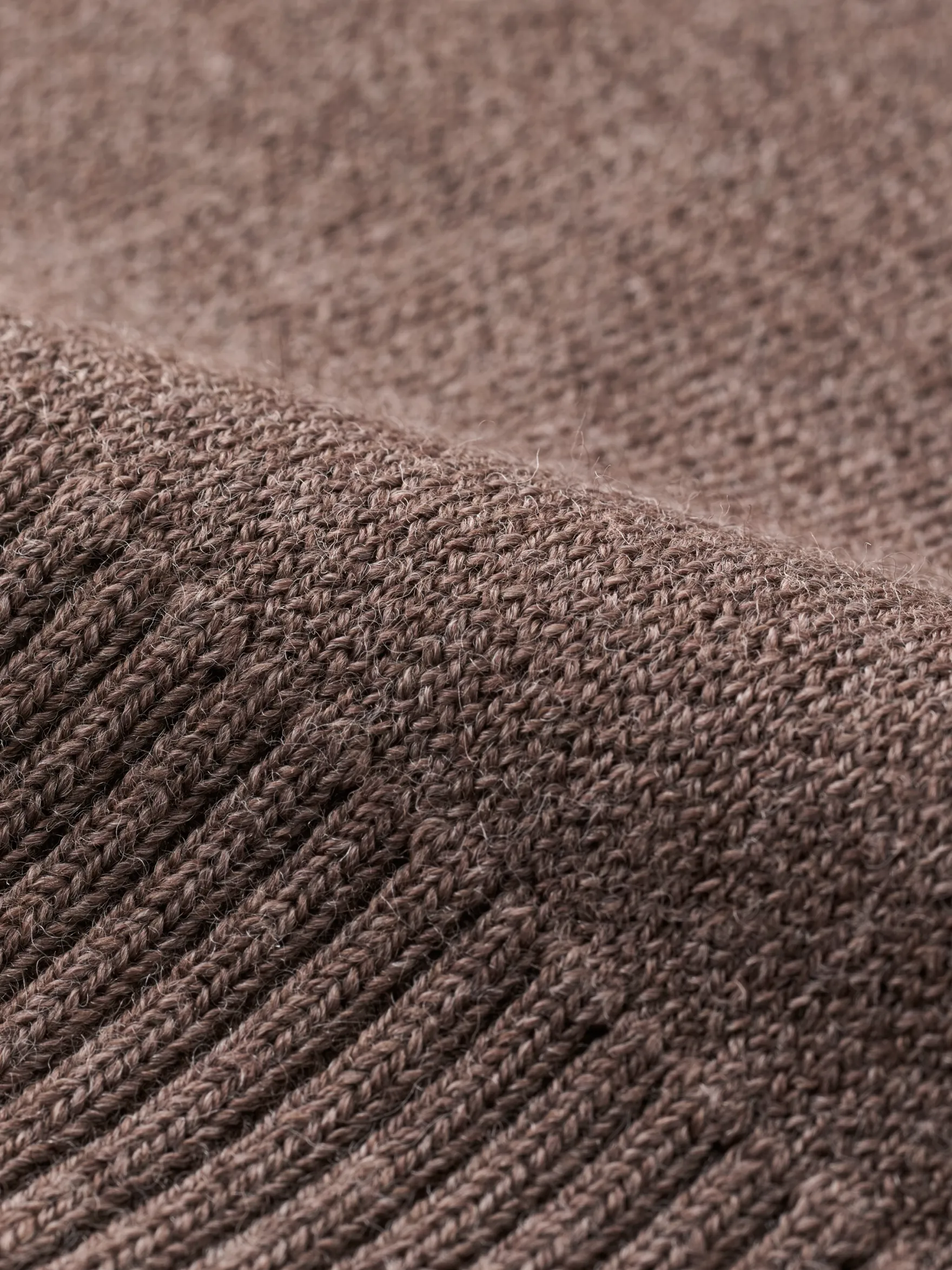 Sweater med højhals i merinould til kvinder