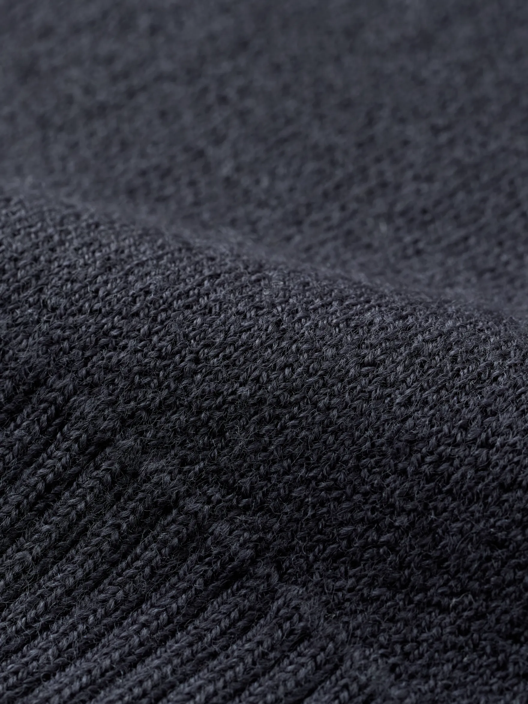 Sweater med højhals i merinould til kvinder