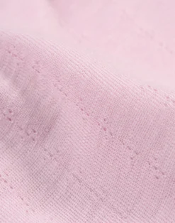T-shirt med hulmønster i merinould/silke til baby