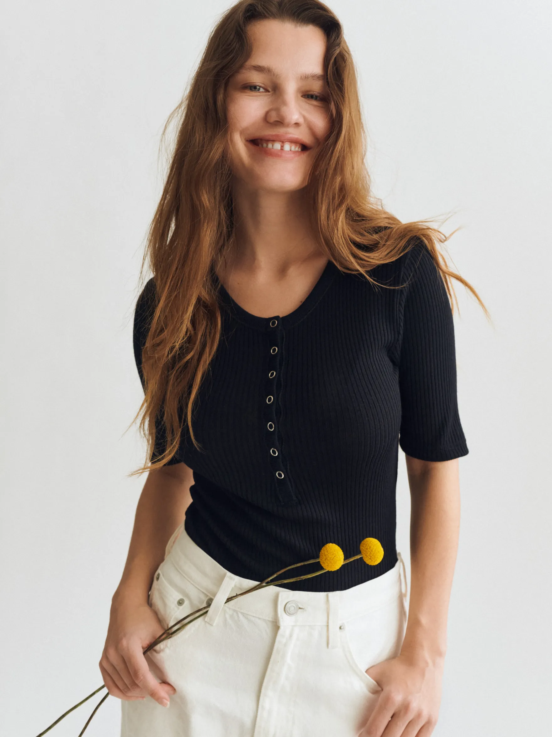 T-shirt med knapper i merinould til kvinder