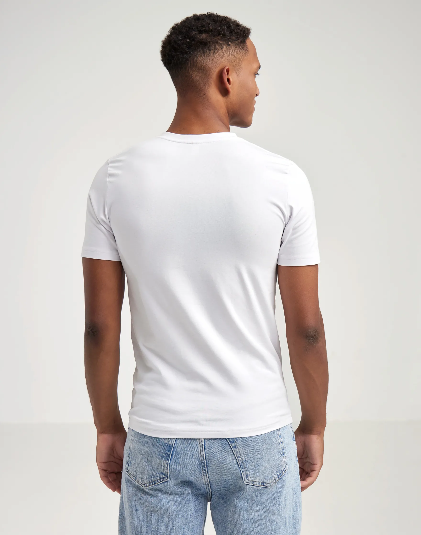 T-shirt med V-hals i bomuld til mænd