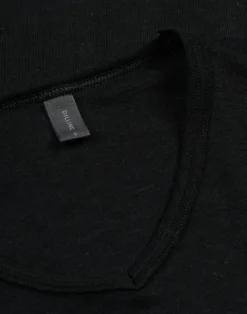 T-shirt med V-hals i merinould/silke til mænd