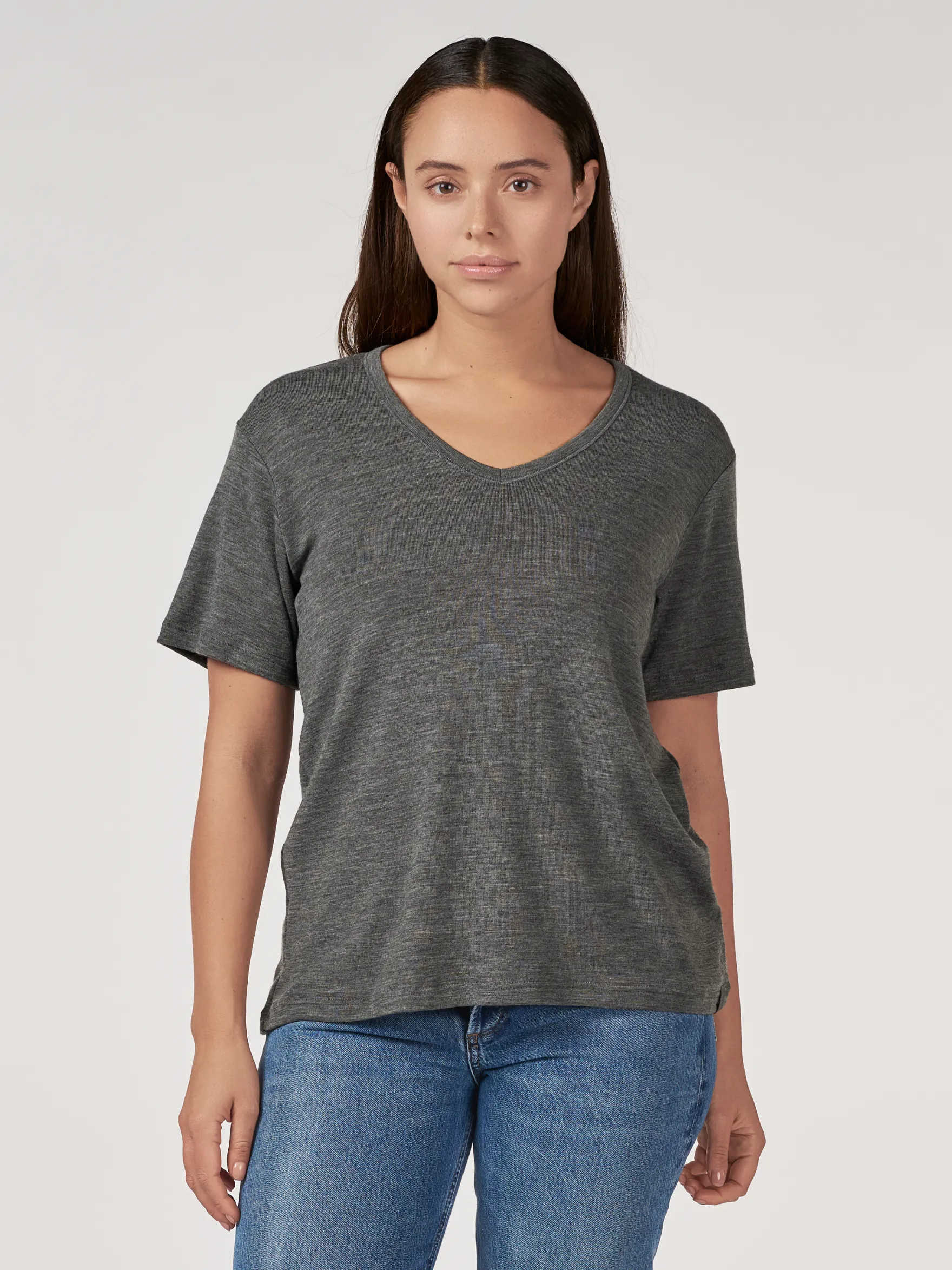 T-shirt med V-hals i merinould til kvinder