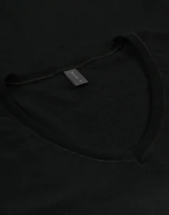 T-shirt med V-hals i merinould til kvinder