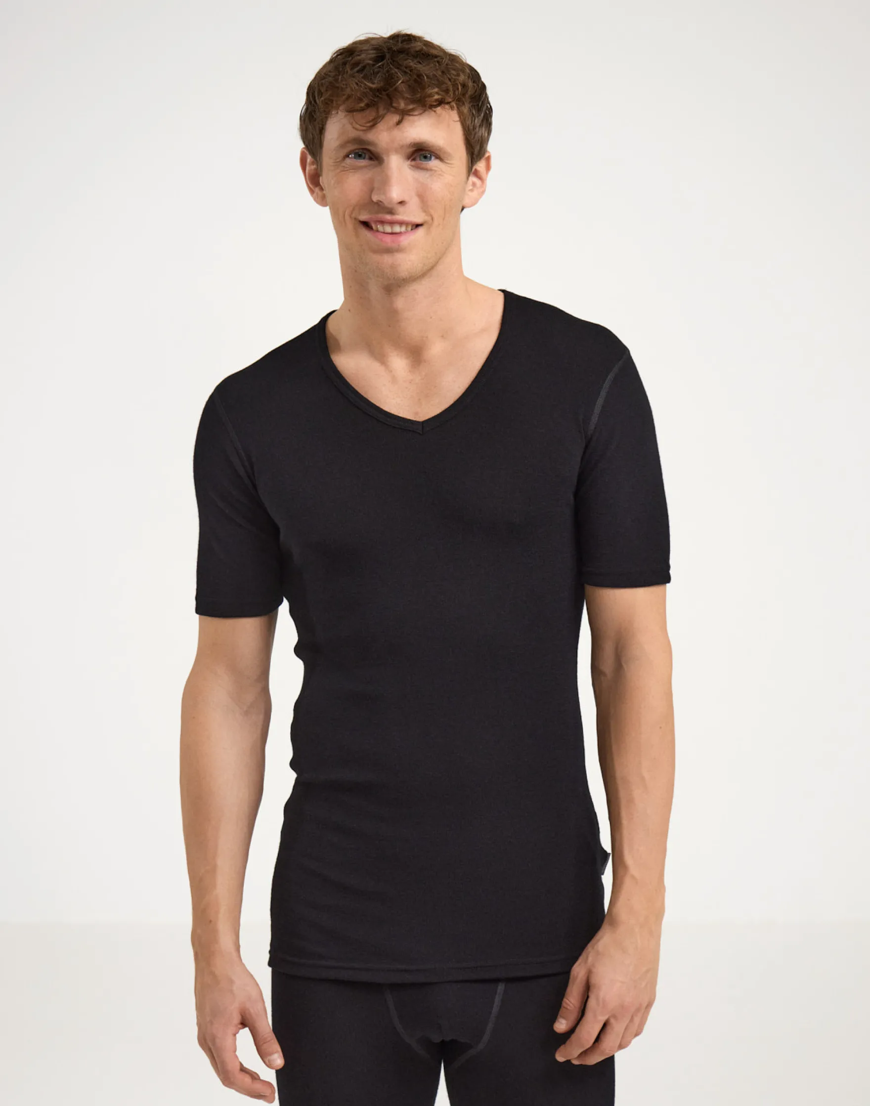 T-shirt med V-hals i merinould til mænd