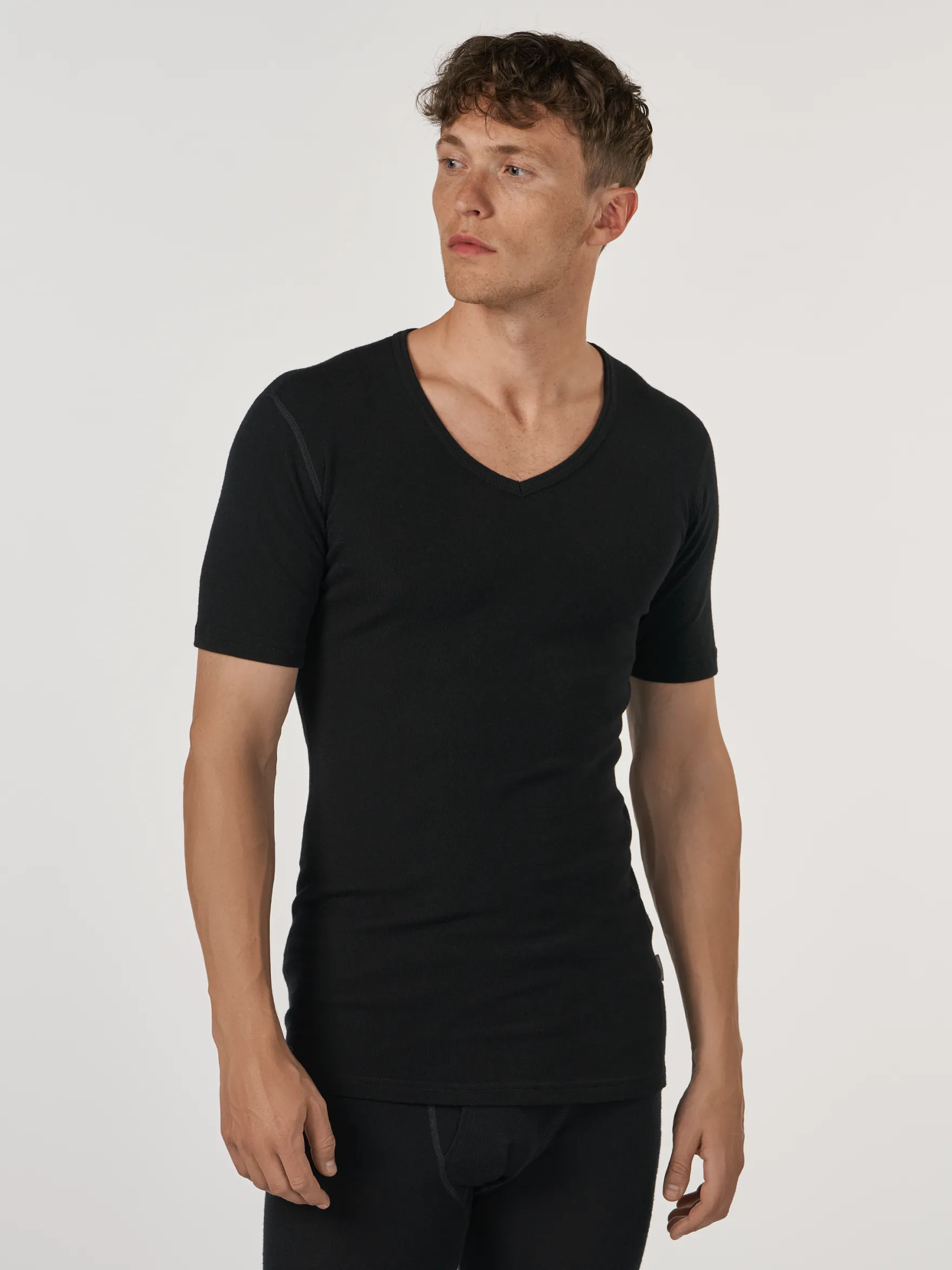 T-shirt med V-hals i merinould til mænd