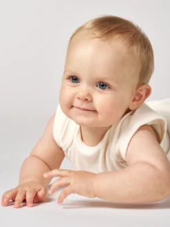 Undertrøje i merinould til baby